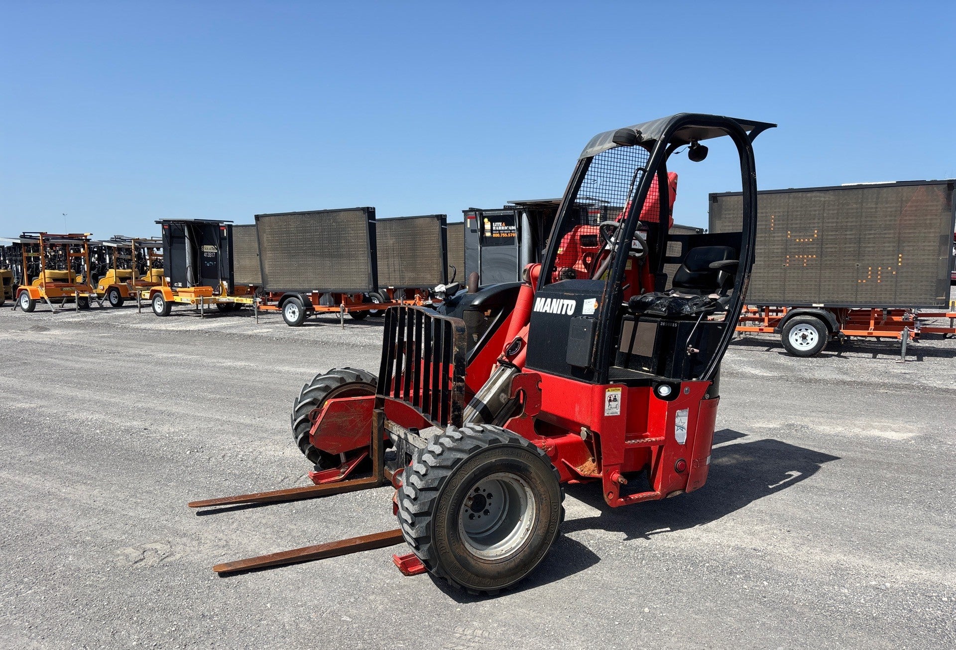 2002 Caterpillar TH83 Carretilla elevadora telescópica 4WD diésel de 8000 lb con pluma de 41 pies