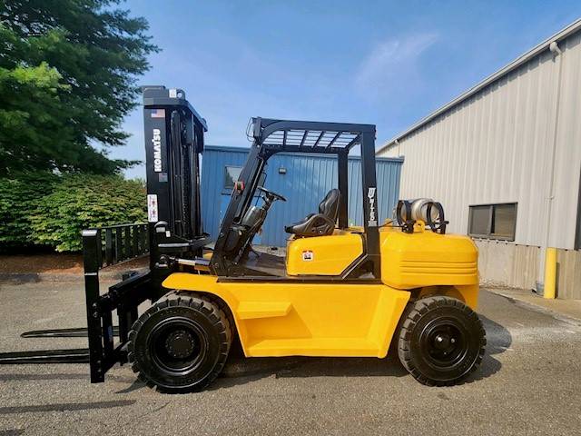 2006 Komatsu FG70T-8 15000 lb. LPG Forklift w/ Sideshift & Solid Pneumatic Tires 130"H