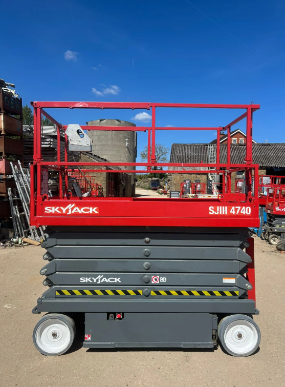 Refurbished SkyJack SJIII-4740 40-ft Electric Scissor Lift – 500 lb Capacity, New Batteries, 44-foot Working Height