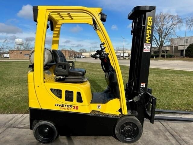 2015 Hyster S30FT 3000 lb. LPG Forklift w/ Sideshift 187"H