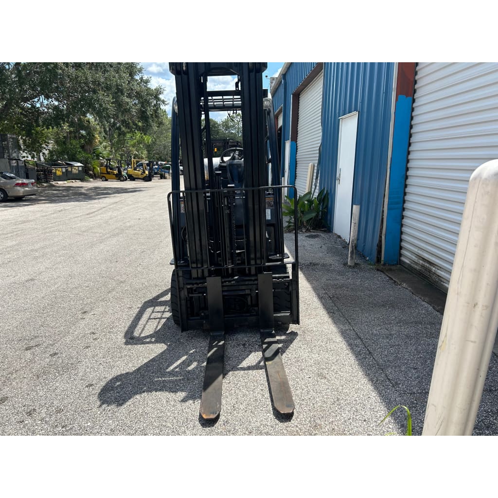 2006 Yale GLC050VX 5000 lb. LPG Forklift w/ Sideshift 200H - Forklifts