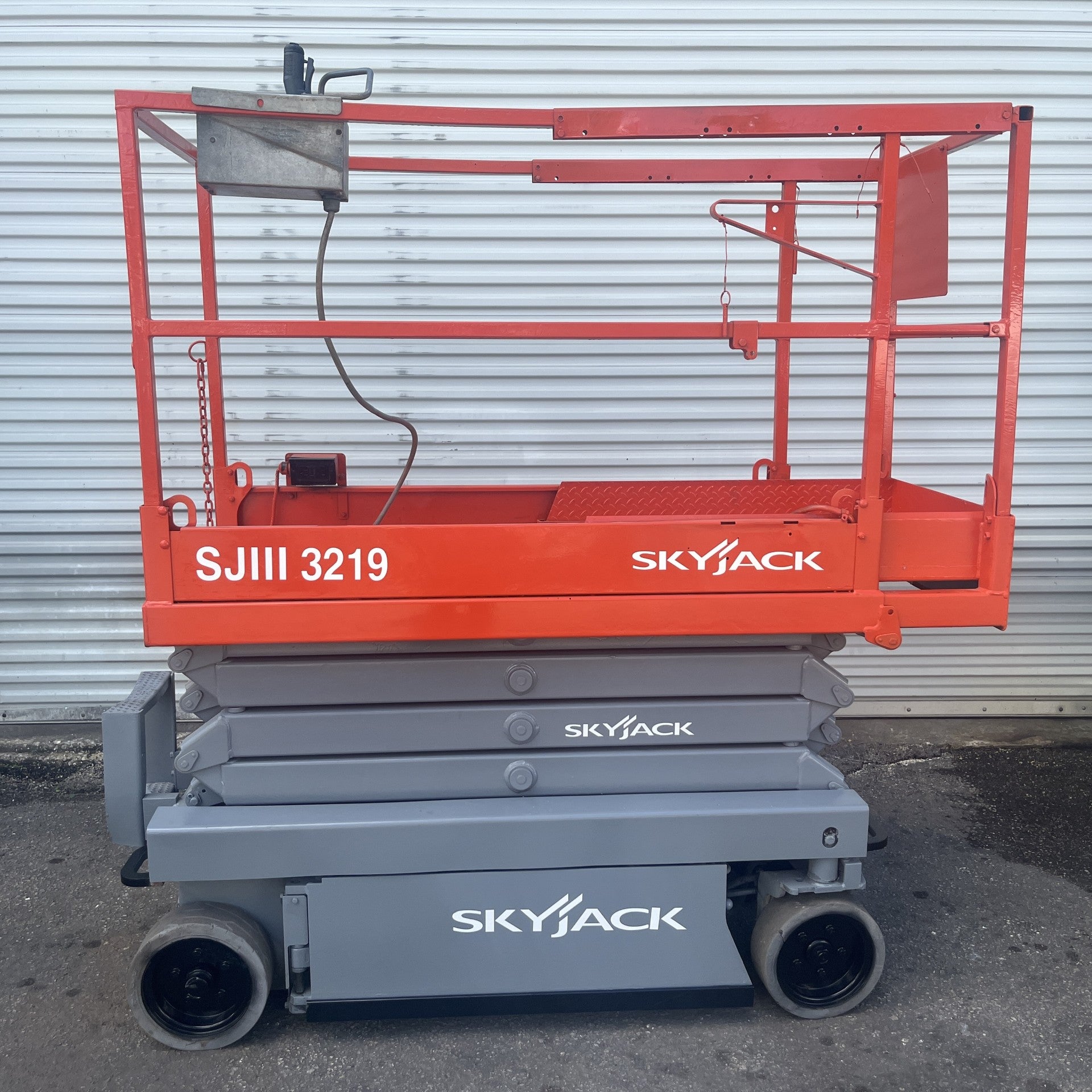 AAA Forklifts - 2018 SkyJack SJIII-3226 26'H Electric Scissor Lift