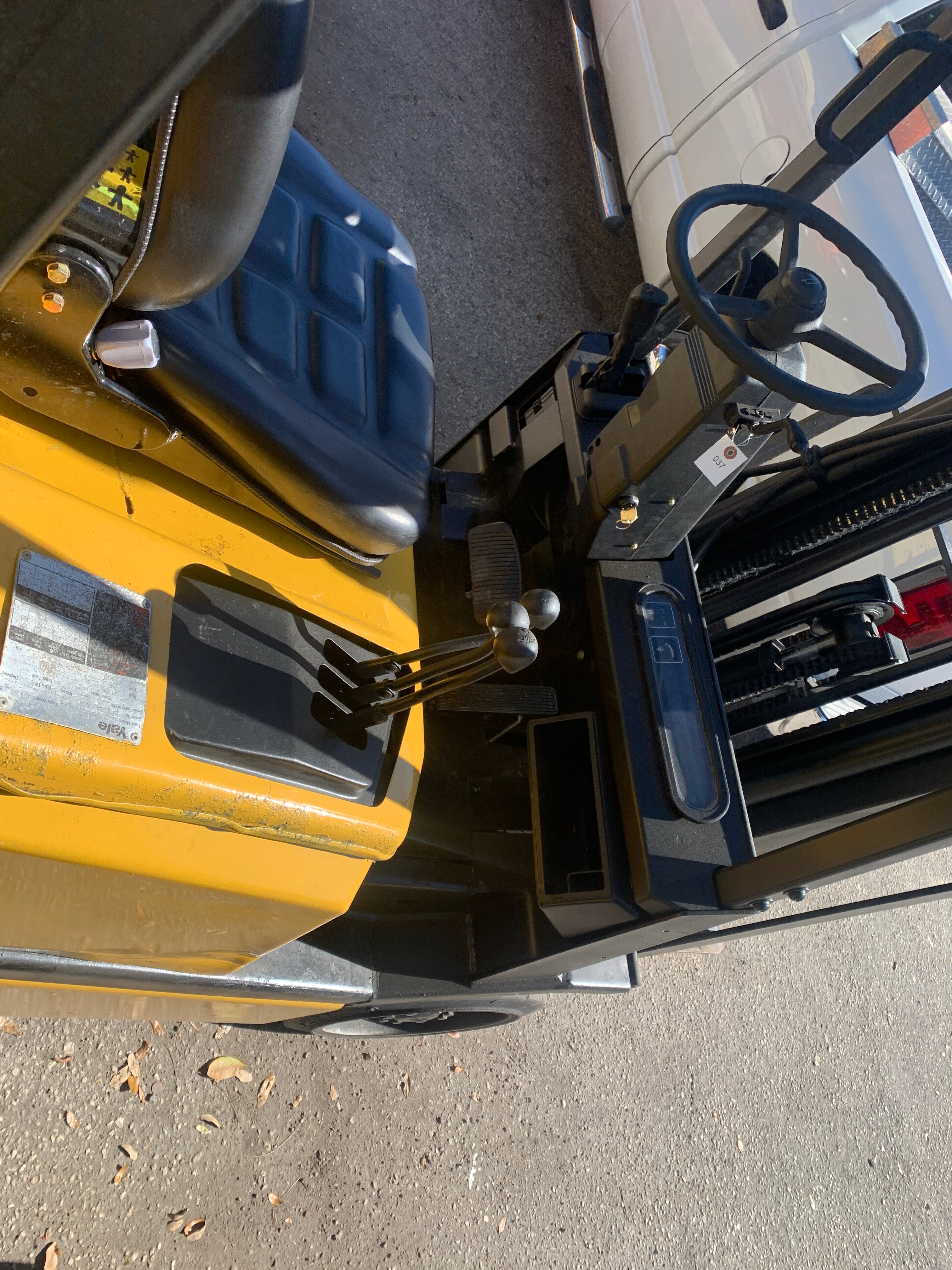2015 Yale GLC120VX Montacargas LPG de 12,000 lb con desplazamiento lateral y neumáticos acolchados 282.4"H