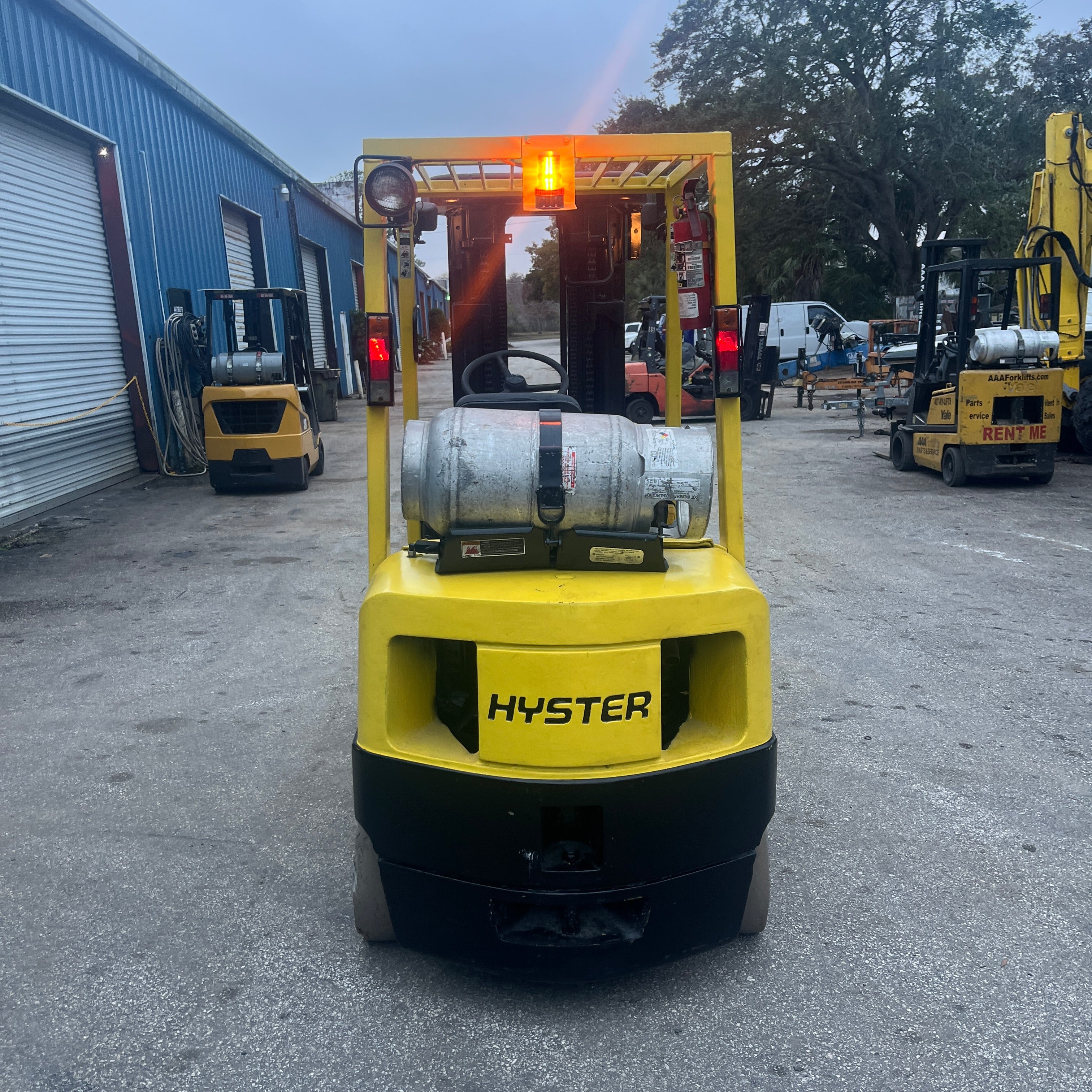 Montacargas Hyster S50XM de GLP de 5000 lb con desplazamiento lateral y mástil cuádruple de 240"H