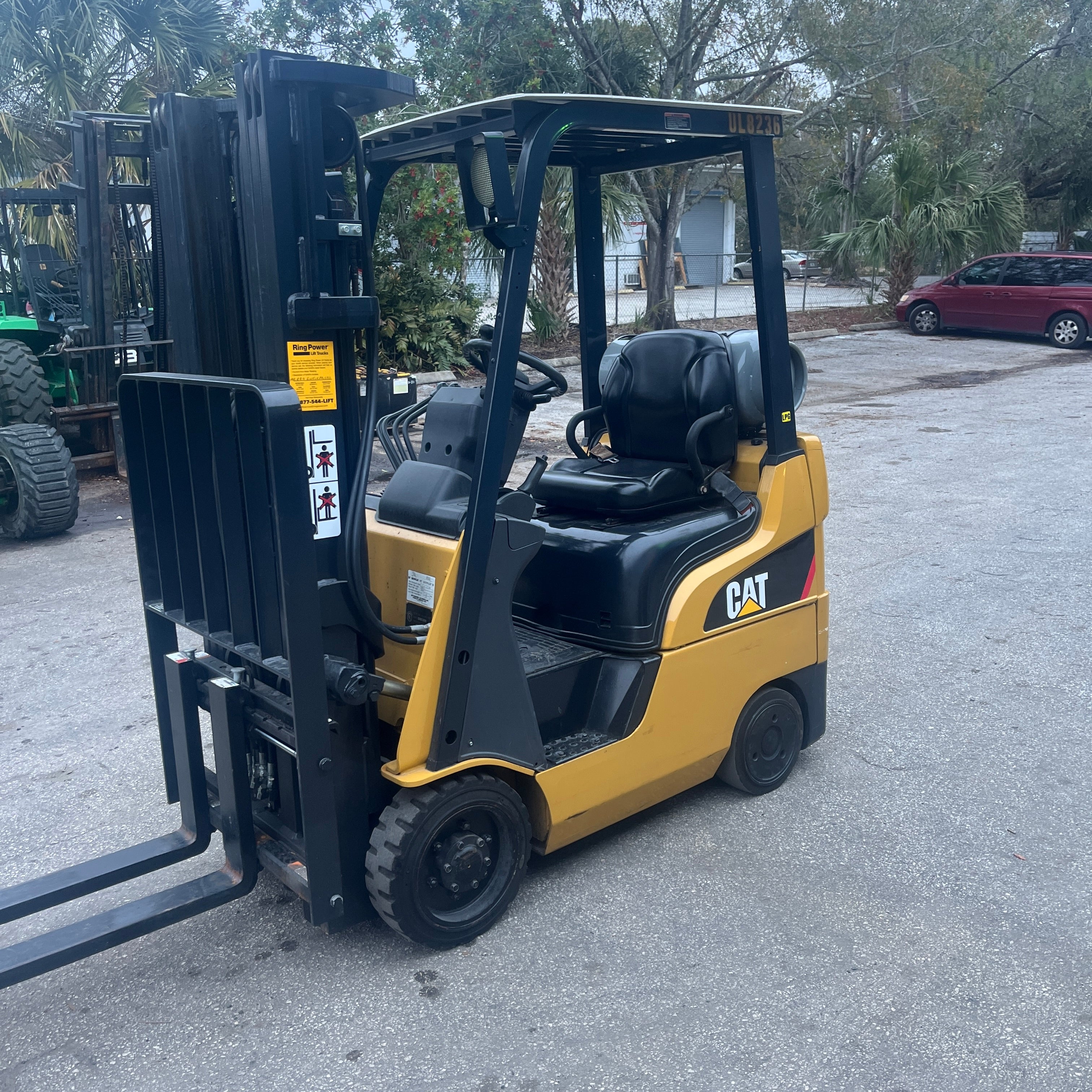 2015 Caterpillar 2C3000 3000 lb. LPG Forklift w/ Sideshift & Fork Positioner 187"H