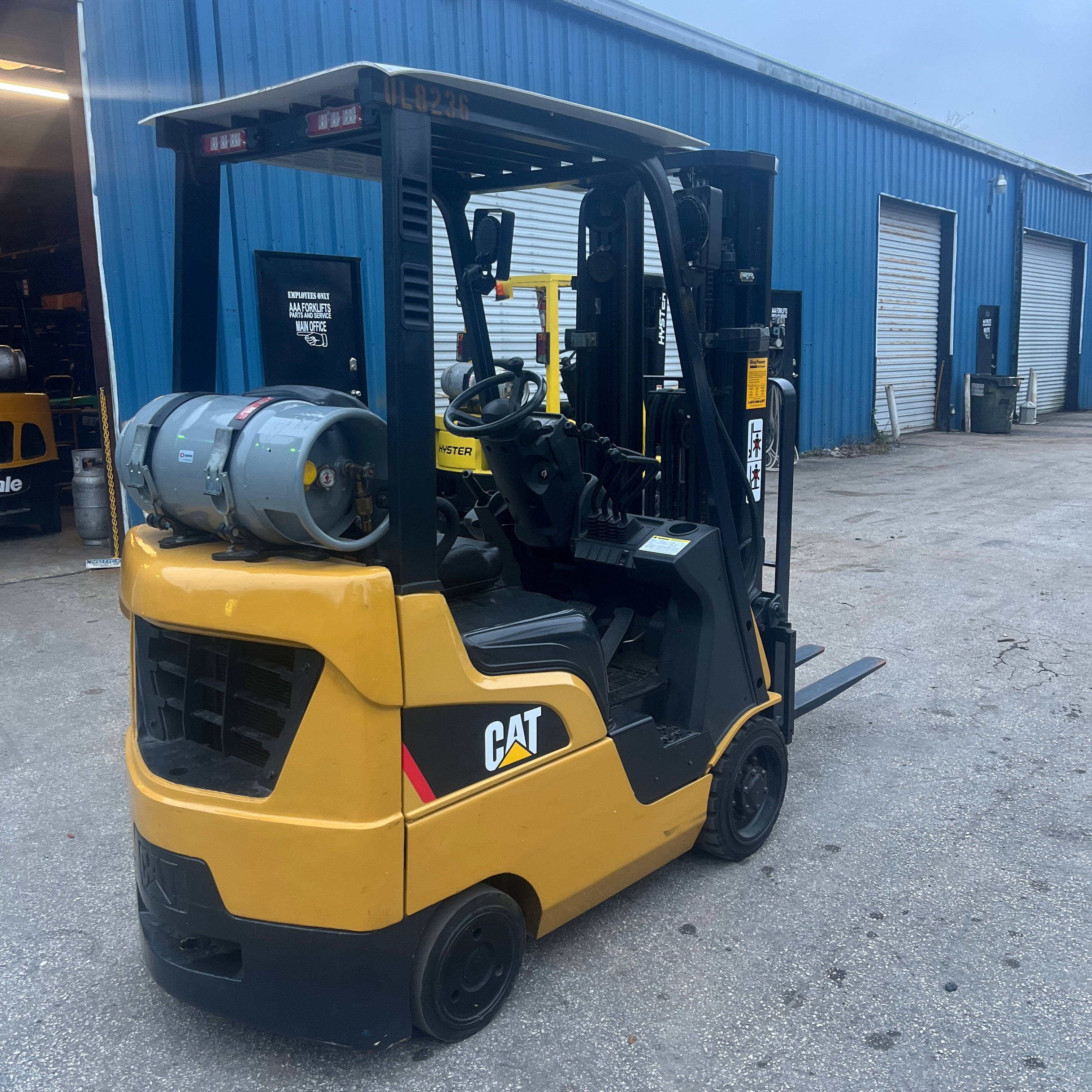 2015 Caterpillar 2C3000 3000 lb. LPG Forklift w/ Sideshift & Fork Positioner 187"H