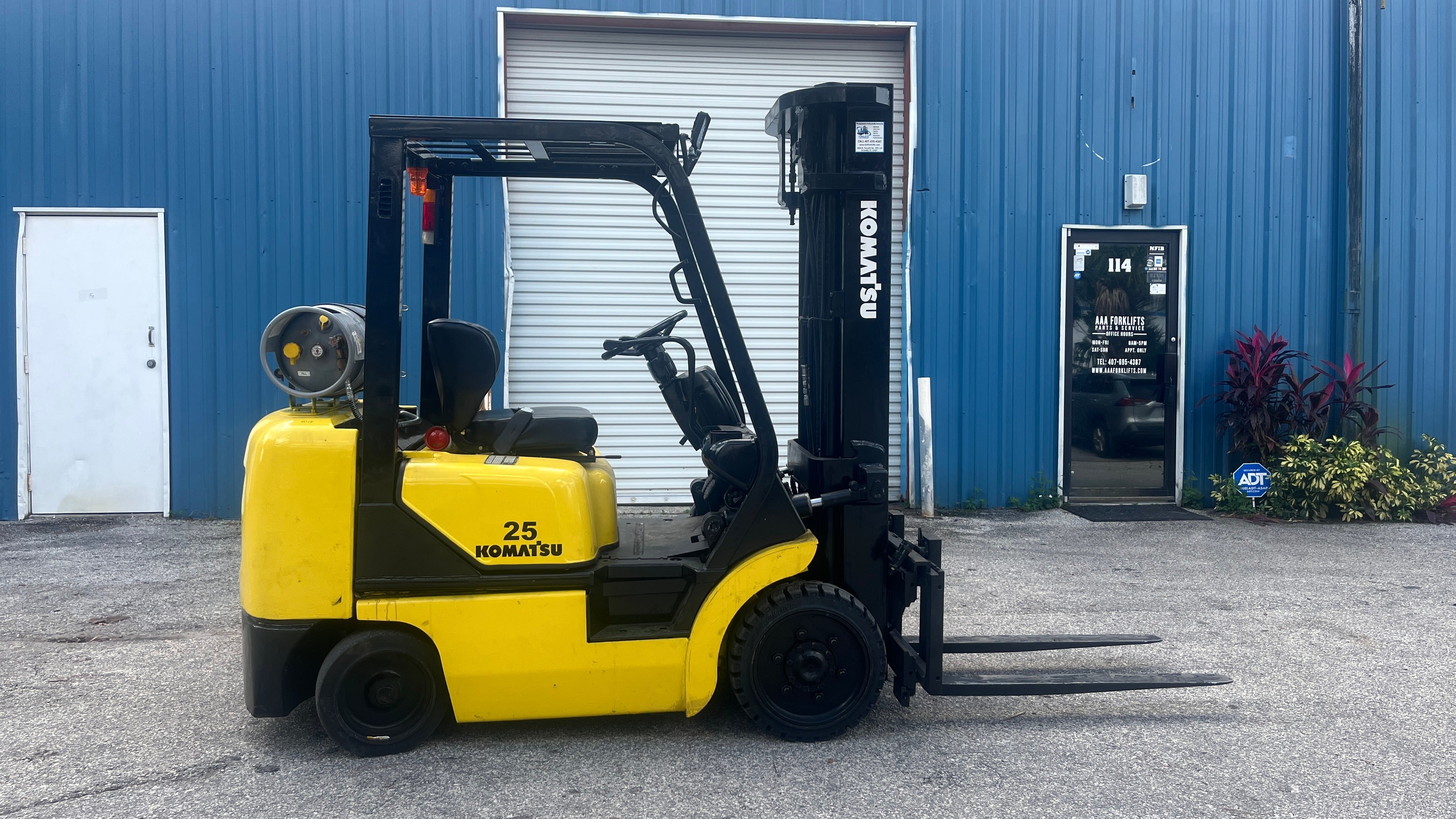 Komatsu FG25ST-12 5000 lb. LPG Forklift w/ Sideshift 188"H