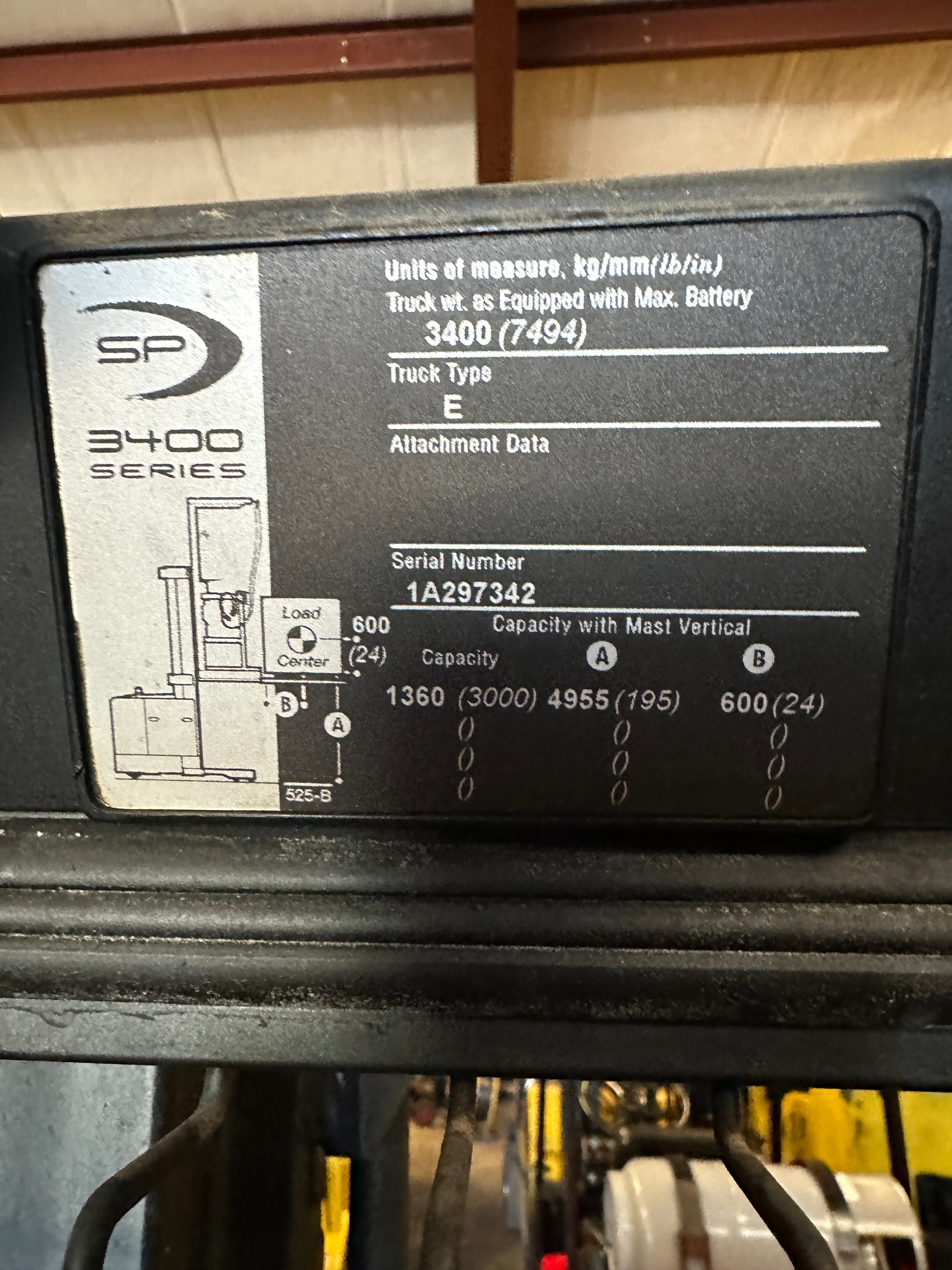 Crown RR5220-45 Montacargas eléctrico de 4,500 lb con desplazamiento lateral 36v BATERÍA NUEVA