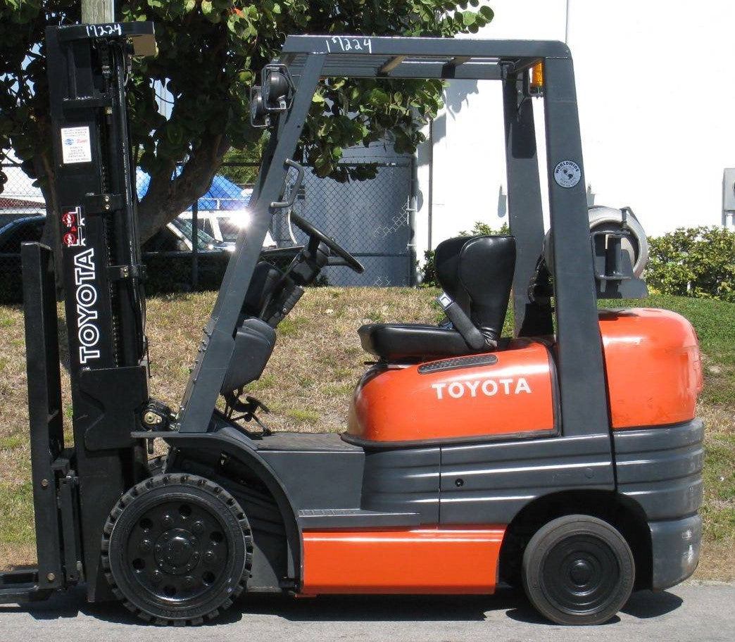 Toyota 42-6FGU25 4000LBS LPG Forklift Solid Pneumatic Tires 189" HT Side Shift