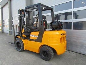 Hyundai HLF25-11 5000 lb. LPG Forklift w/ Sideshift 185"H