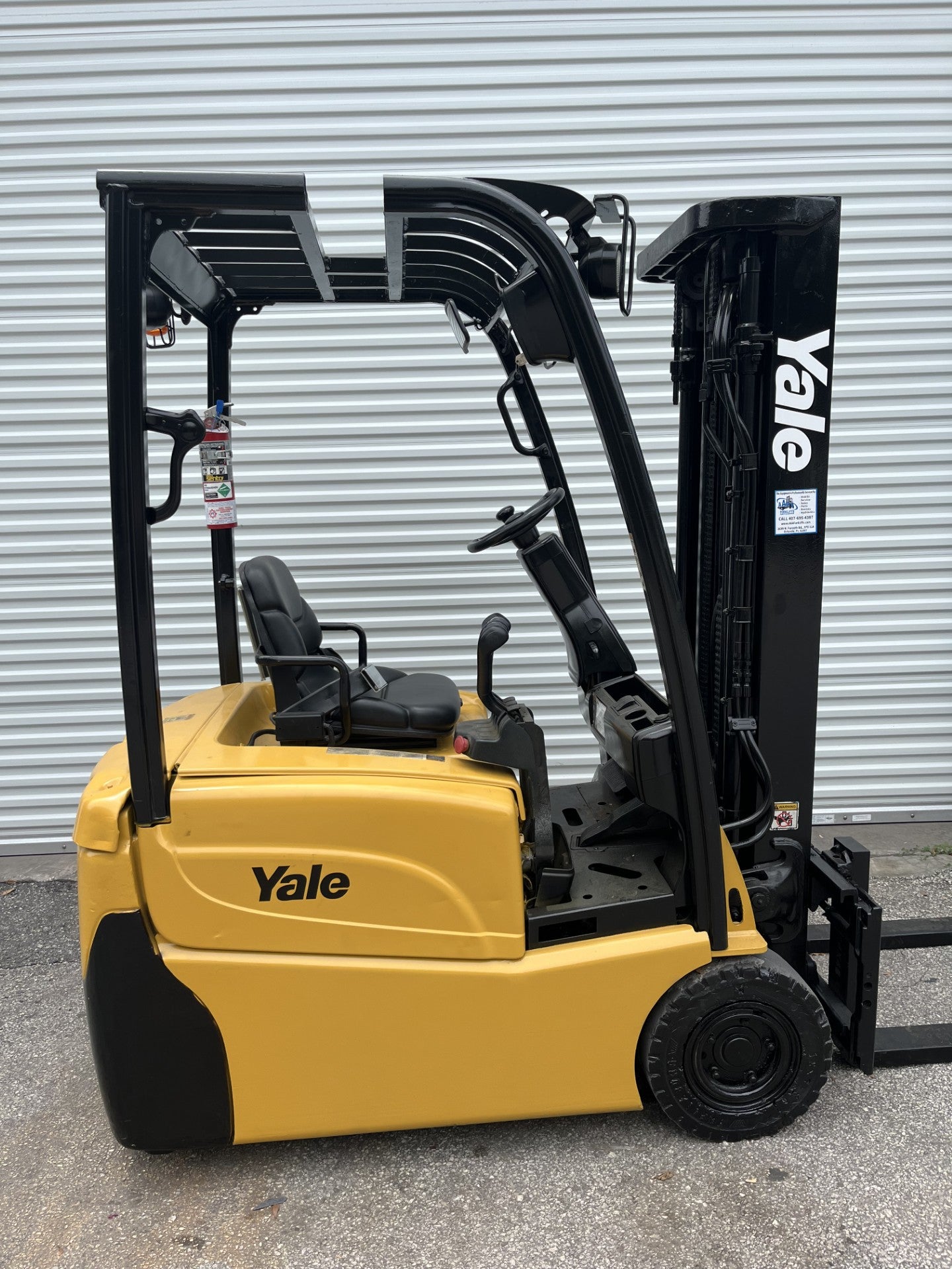 2015 Yale ERP030VT 3000 lbs. 36v Electric Forklift w/ Sideshift & Solid Pneumatic Tires 187"H