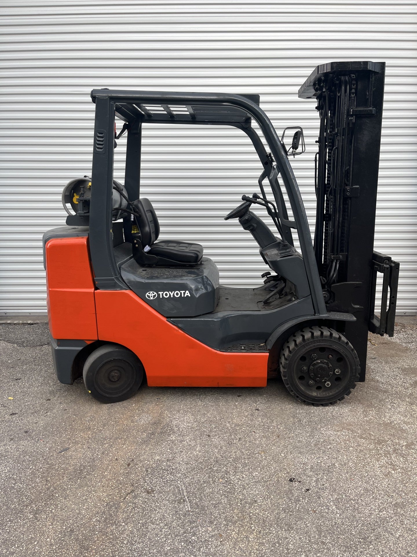 2011 Toyota 8FGCU30 LPG 6000 lb. Forklift w/ Sideshift 187"H