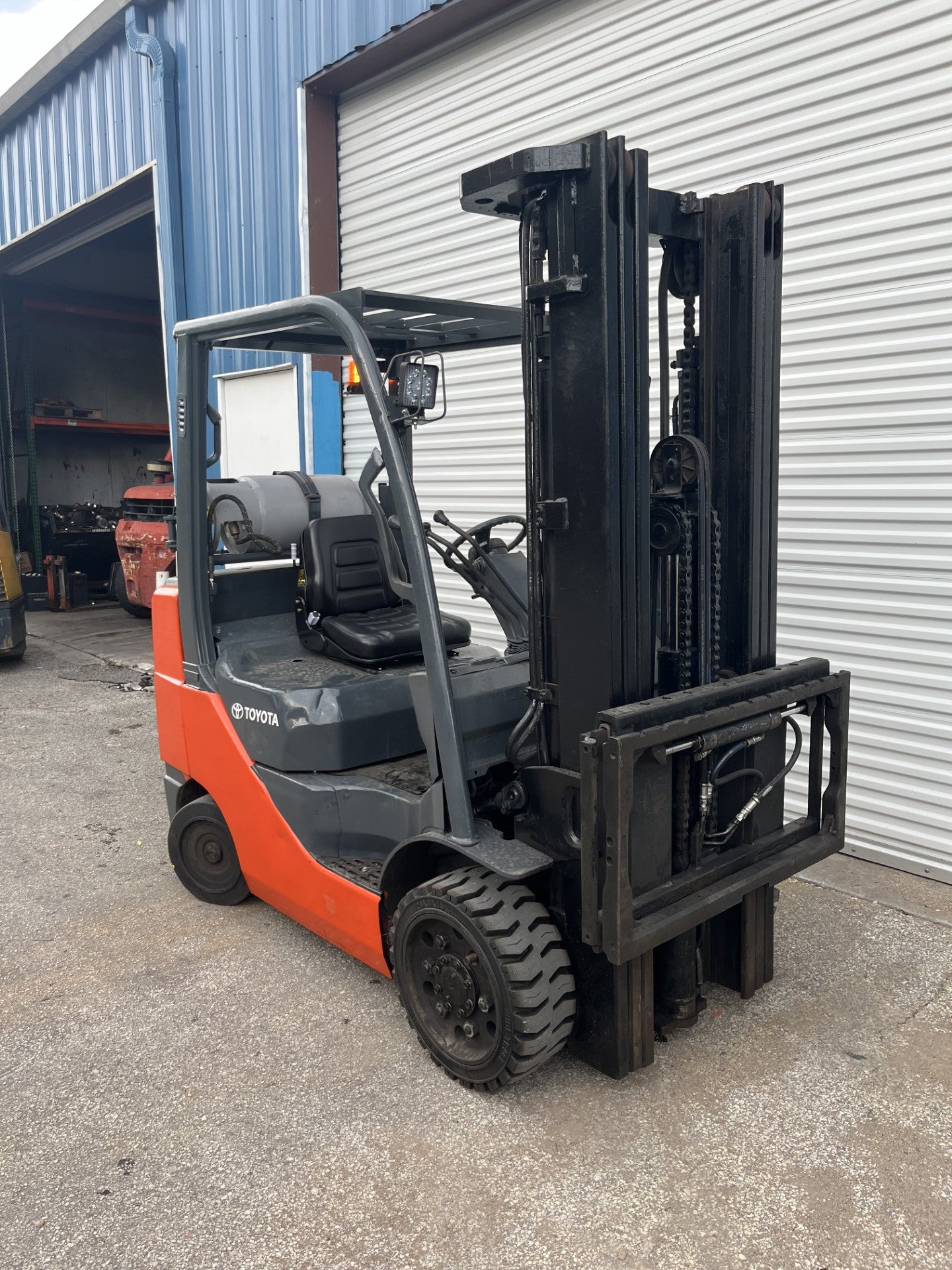 2011 Toyota 8FGCU30 LPG 6000 lb. Forklift w/ Sideshift 187"H